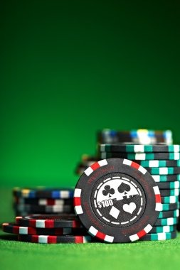 Hacksaw Gaming slot interface showing reels and paytable on evade platform